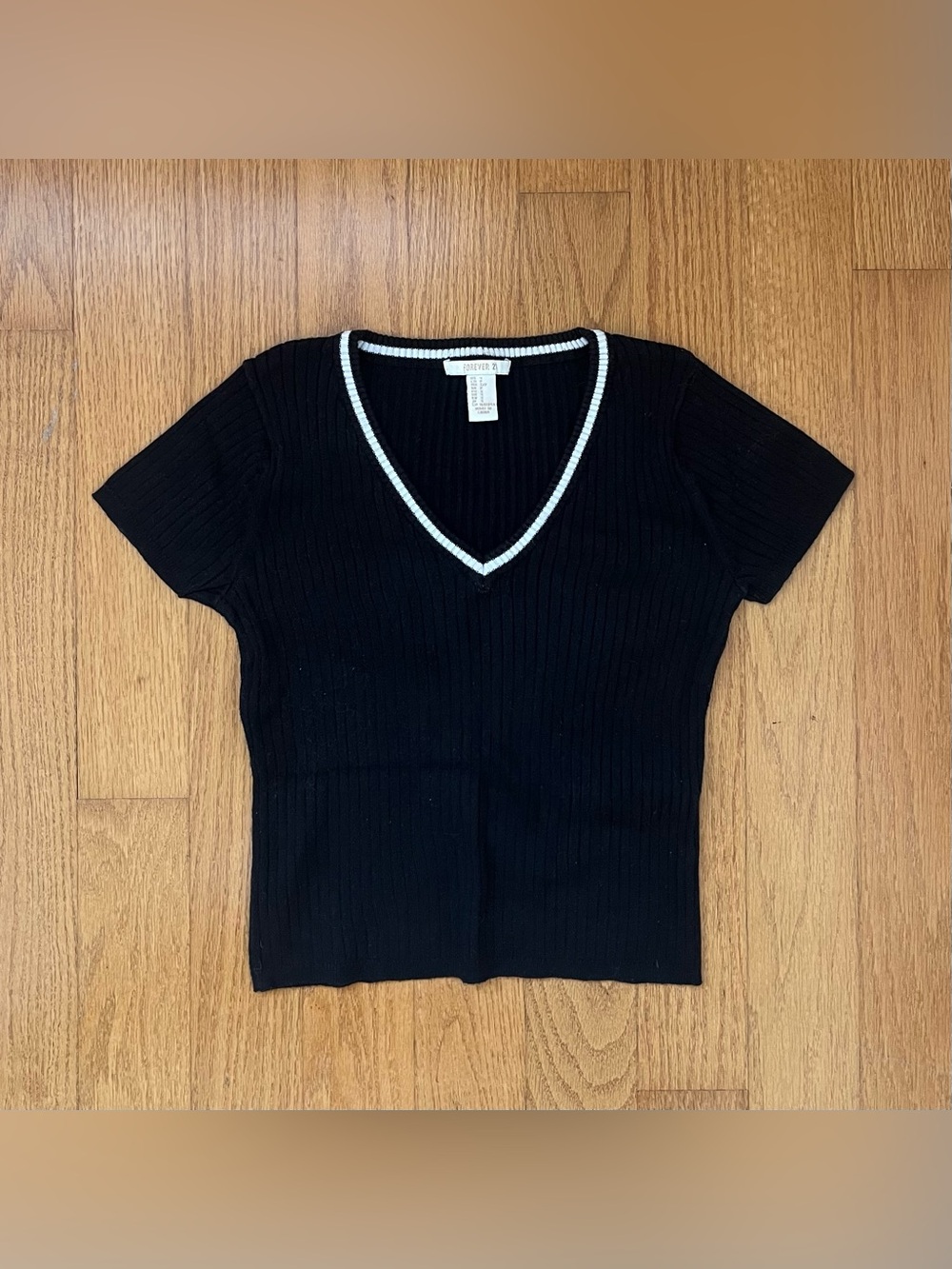 Forever 21 black ribbed knit v-neck top with white trim, size S